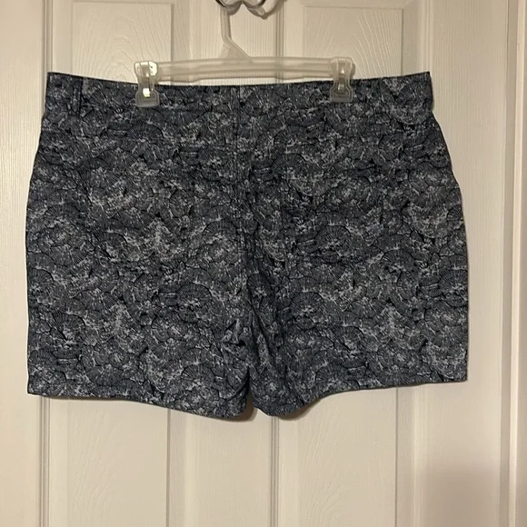 Ladies blue and white shorts - Picture 2 of 4